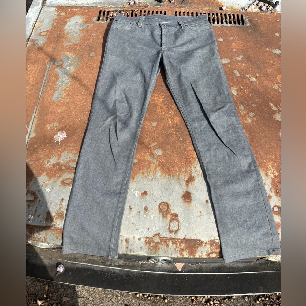 Gray Straight-Leg Jeans. Levi’s 510 super skinny.  Size 36x32